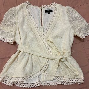 Women’s Lulus cream color peplum top (M)